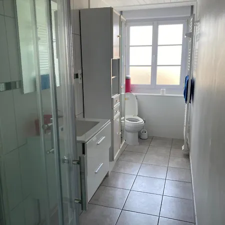 L'ancien Cafe לינה וארוחת בוקר